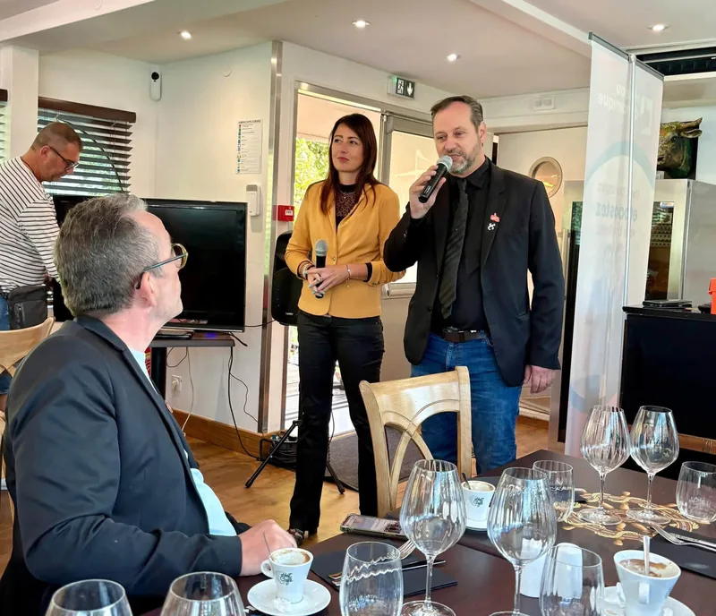 Jennifer Murguet et Jannick Corblin au micro, pour le RDV de lancement du club Ardennes Métropole à La Bohème.