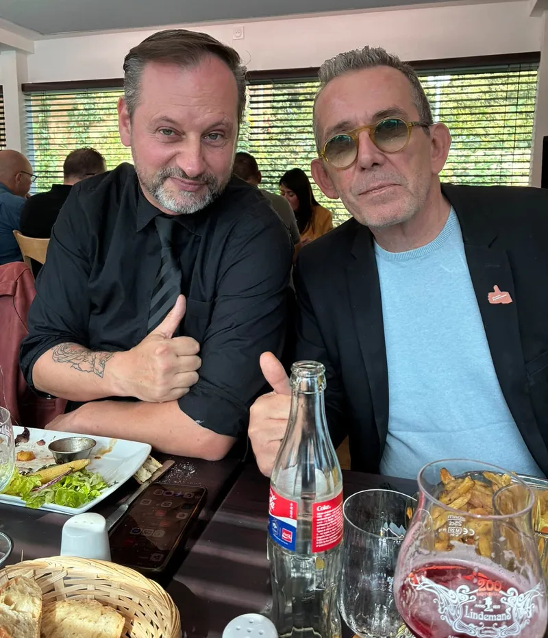 Jannick Corblin et Olivier Krein Germain, pouces levés au repas du lancement.