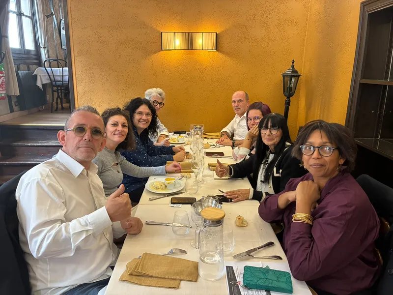 Le repas du lancement, pouce levé.