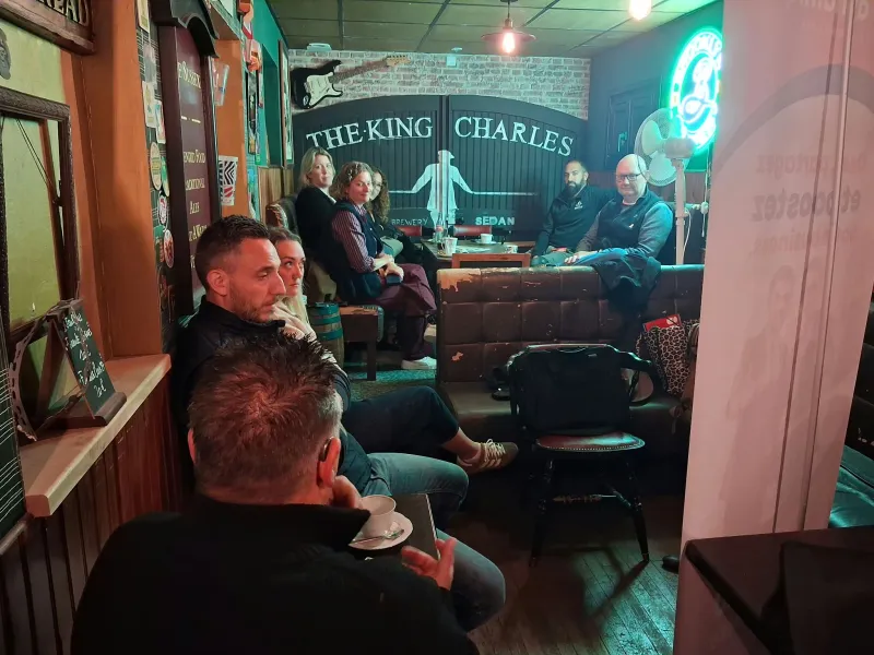 Tour de table au King Charles, le 13 octobre 2026.